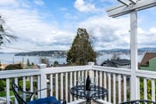 Scenic 3BR Lake Washington Home – Hot Tub & Outdoor BBQ