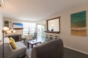 OB Beach Bungalow – Walk to Surf, Sun & Food