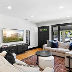 Mid-City LA Stay w/ Parking and Outdoor Space