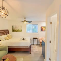 *Charming Studio* Central to Everything!