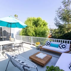 Charming Beach House Walk to Harbor & Dining