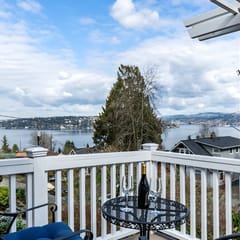 Scenic 3BR Lake Washington Home – Hot Tub & Outdoor BBQ