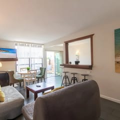 OB Beach Bungalow – Walk to Surf, Sun & Food