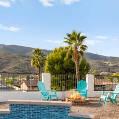 Southwest Oasis Pool, Fire Pit, Views & Family Fun