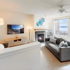 Water Views 1BR next to Pike Place w/ Hot Tub, Gym
