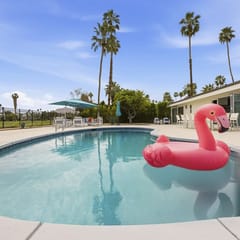 Palm Springs Oasis: Pool, Hot Tub & Mountain Views