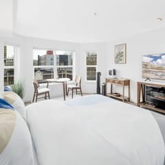 Space Needle View | Elegant Belltown Studio