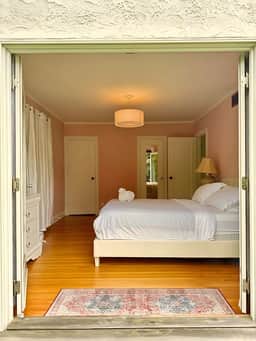 Cozy LA Home Near The Grove and Beverly Hills