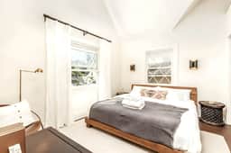 Vaulted 2BR Steps to Surf, Shops & Cafes