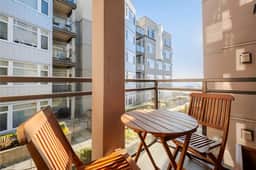 Waterfront Spacious 1BR+Den Walk to Pike Place