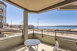 Waterfront 2BR Great Wheel View Walk to Pike Place