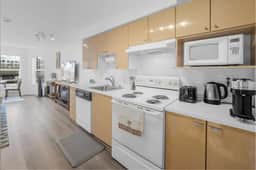 Space Needle View | Elegant Belltown Studio