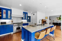 Charming Traditional Westwood 3BR Beautiful Garden