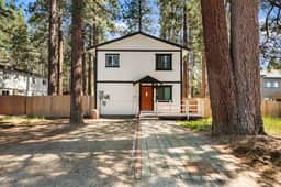 Walk to Lake Tahoe | Sleeps 10 | EV Charger