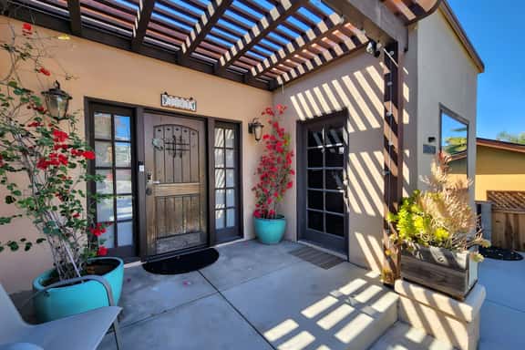 *Private Entrance Room* - Convenient and Cozy! - Image 1
