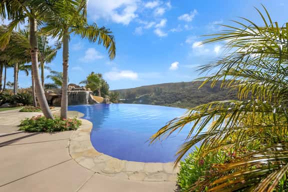 5BR Family Oasis w/ Views, Pool, Trampoline & BBQ - Image 1