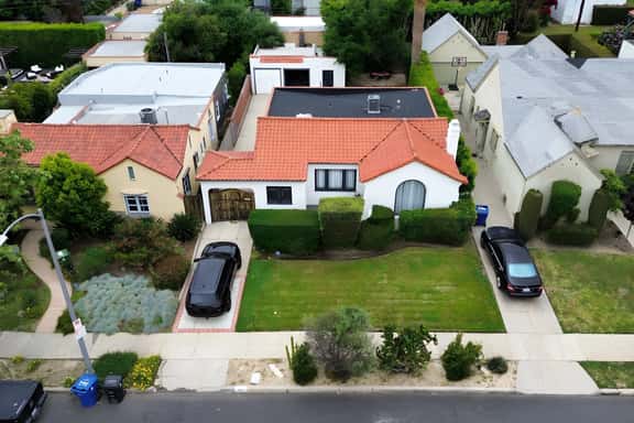 Cozy LA Home Near The Grove and Beverly Hills - Image 1