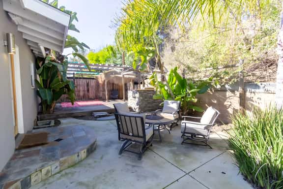 Prime Location Cottage Near Lake Trails Shops - Image 1