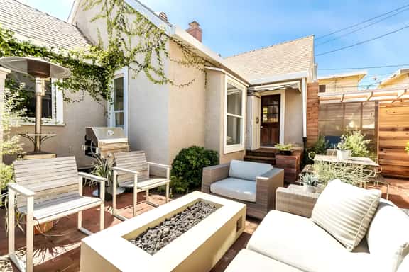 Vaulted 2BR Steps to Surf, Shops & Cafes - Image 1