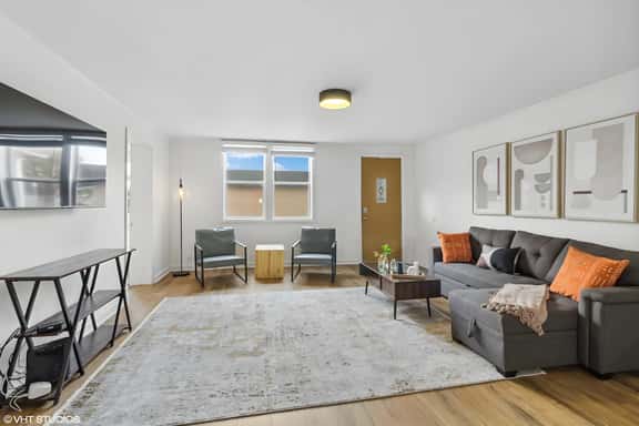 First-Floor Flat in Central Ottawa - Image 1