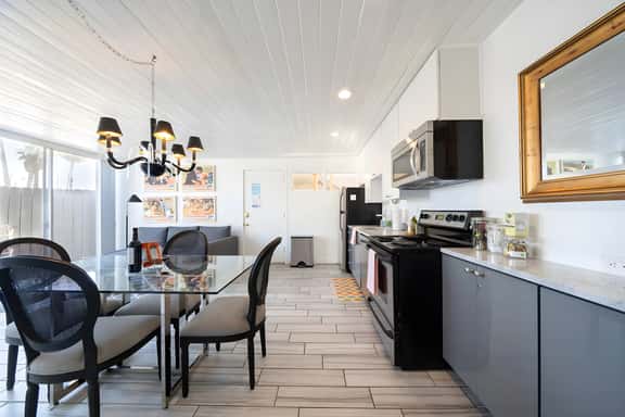 Mountain-View MCM Condo and Pool Access - Image 1