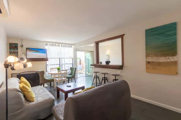 OB Beach Bungalow – Walk to Surf, Sun & Food - Image 1