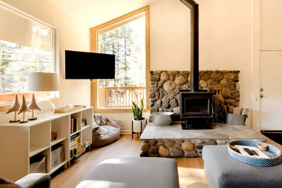 Perfect 2BR Ski Chalet Walk to Lifts Avoid Traffic - Image 1