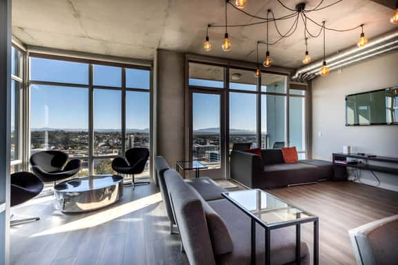 Downtown Condo w/ Views & Walk to Gaslamp - Image 1