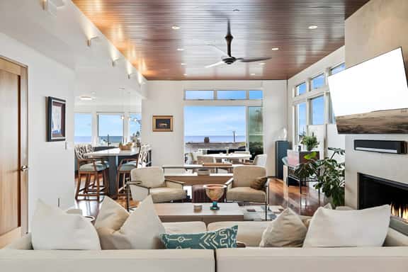 Stylish Manhattan Beach Home with Ocean Deck - Image 1