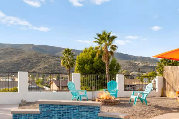 Southwest Oasis Pool, Fire Pit, Views & Family Fun - Image 1