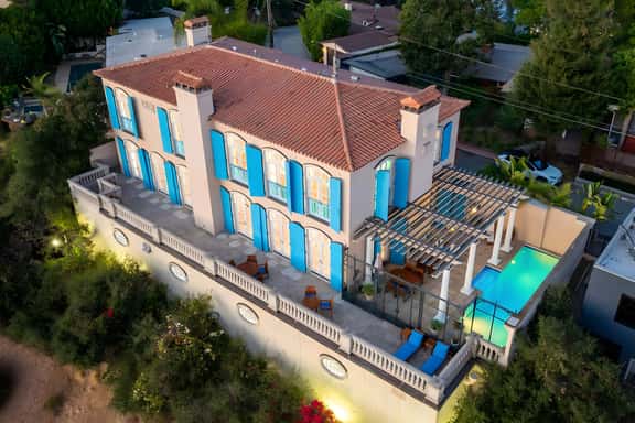 Iconic Hollywood Escape with Pool Patio Luxury - Image 1