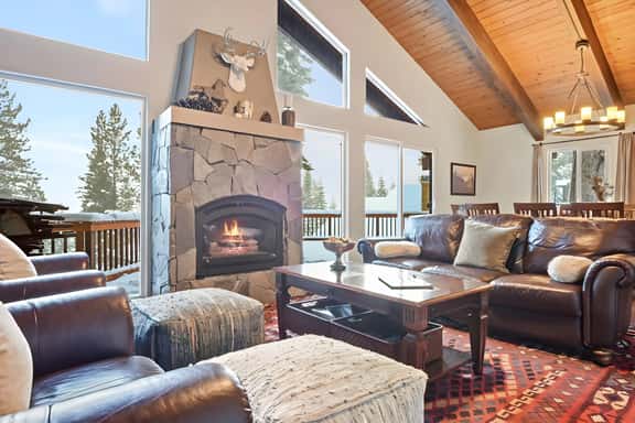 Lakeview Cabin 3Min Homewood Fireplace & Laundry - Image 1