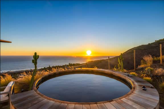 Newly Refreshed Malibu · Hot Tub · Ocean Views - Image 1