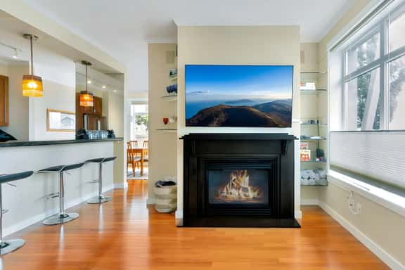 Waterfront 2BD Next to Pike Place w/ Private Patio - Image 1