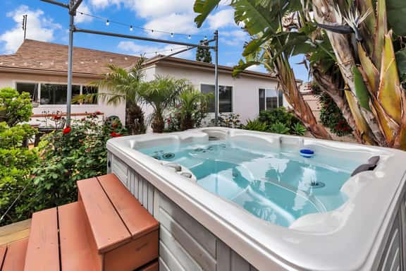 Light-Filled 3BR w/ Hot Tub, Garden & Prime Locale - Image 1