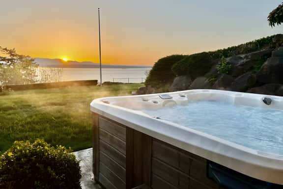 Elegant 6BR Home w/Water & Mountain Views - Image 1