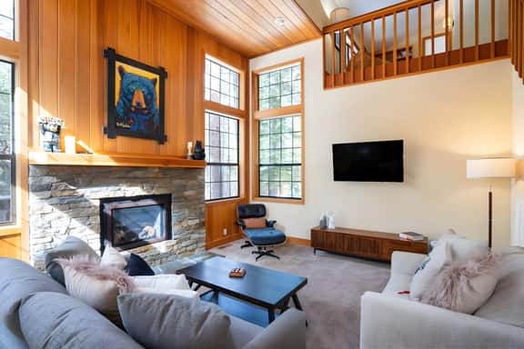 Modern Mountain Retreat Near Northstar – Sleeps 8 - Image 1