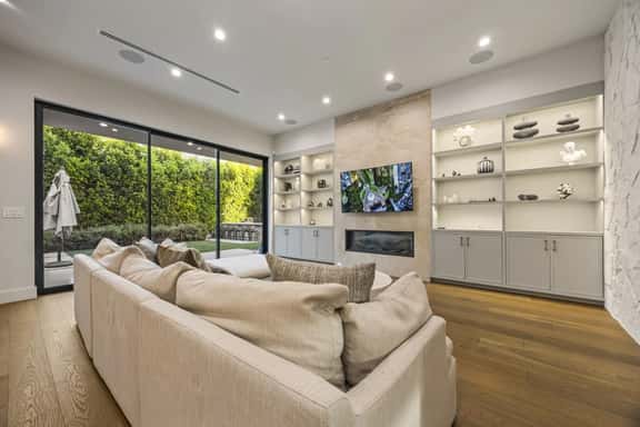 Luxurious Encino Villa | Pool, Spa, Cinema & More - Image 1