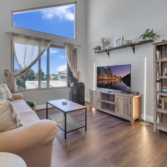 Spacious Point Loma 2BR w/ Ocean Views + Parking - Image 1