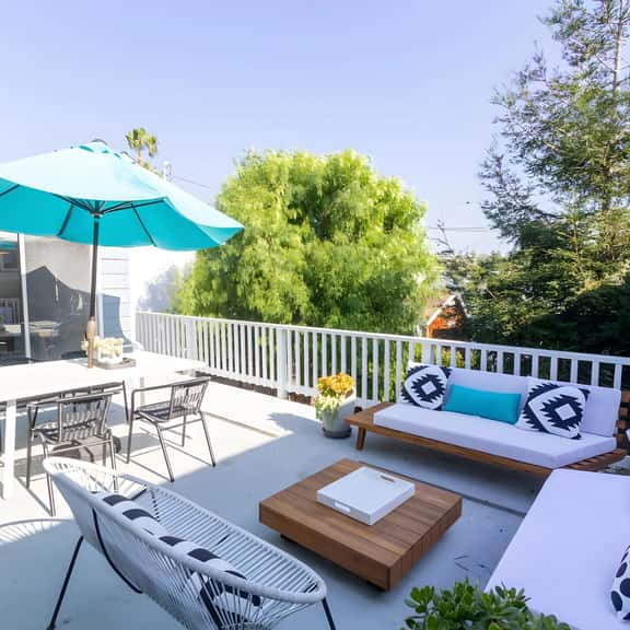 Charming Beach House Walk to Harbor & Dining - Image 1