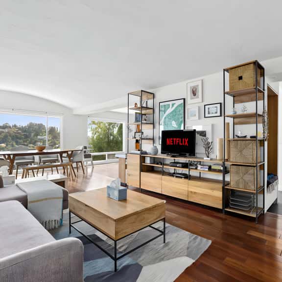 Panoramic LA Views from Franklin Hills Home - Image 1