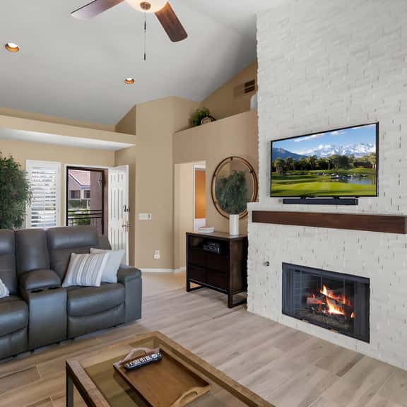 Palm Desert 2BR with Fireplaces and Pool - Image 1
