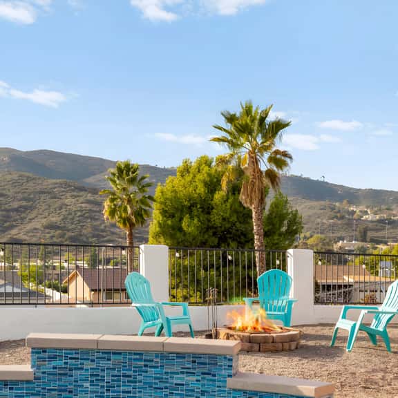 Southwest Oasis Pool, Fire Pit, Views & Family Fun - Image 1