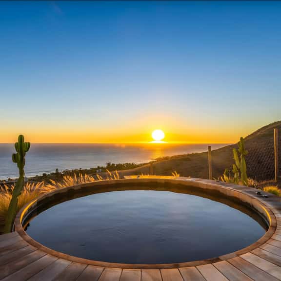Newly Refreshed Malibu · Hot Tub · Ocean Views - Image 1