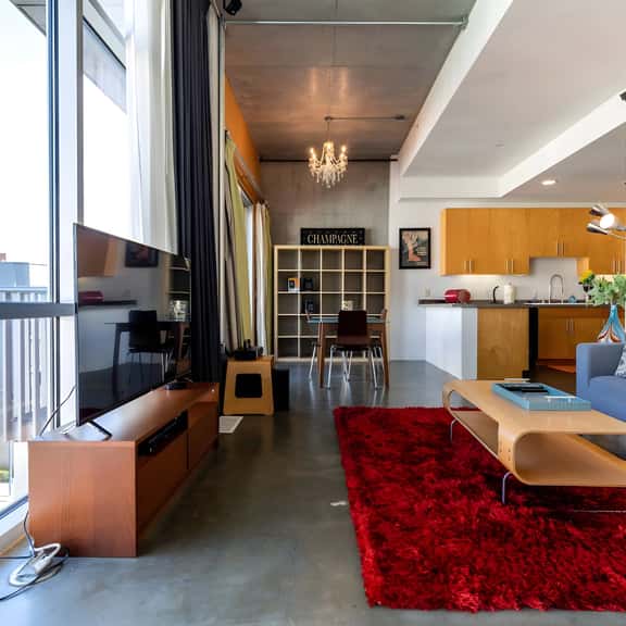 Modern Loft, Clean, Quiet, Parking, WiFi, Cable - Image 1