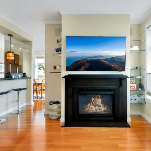 Waterfront 2BD Next to Pike Place w/ Private Patio - Image 1