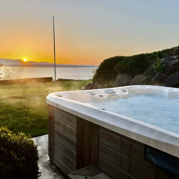 Elegant 6BR Home w/Water & Mountain Views - Image 1