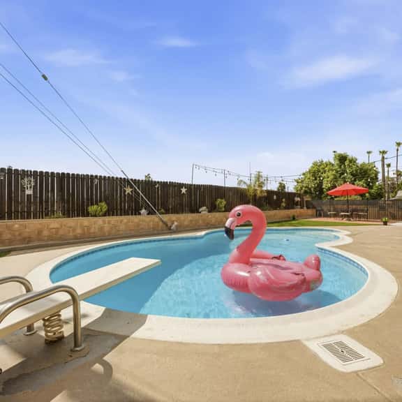 Charming 3BR w/ Hills Views, Pool & Billiards - Imagen 1