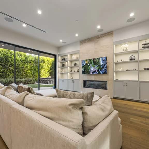 Luxurious Encino Villa | Pool, Spa, Cinema & More - Image 1