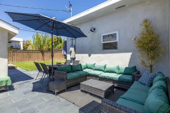 Mid-City LA Stay w/ Parking and Outdoor Space